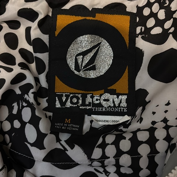 Volcom Snowboarding Jacket - Picture 2 of 4